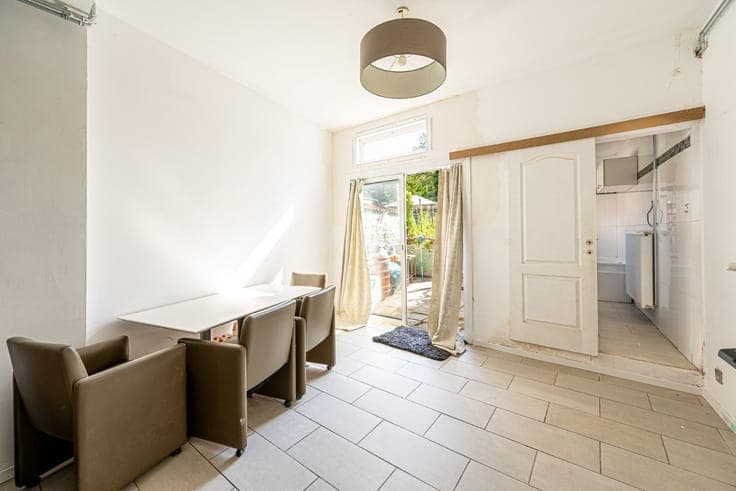 Bright house with 4 bedrooms and sunny garden in Menen