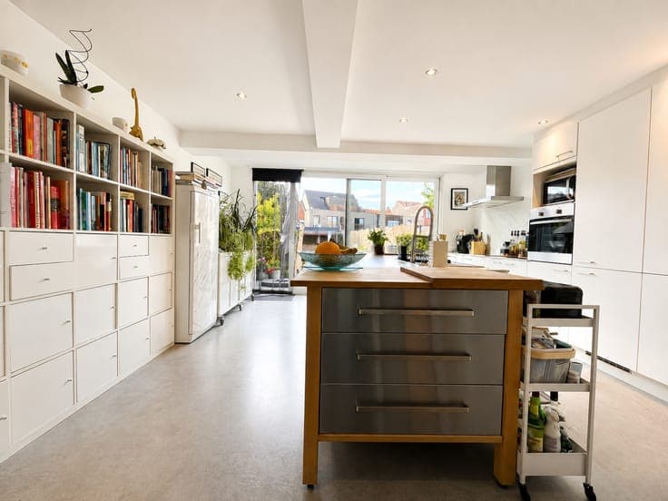 Renovated house in dead-end street, Kapellen center