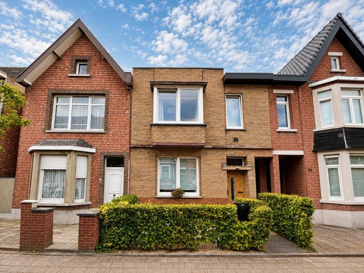 Renovated house in dead-end street, Kapellen center