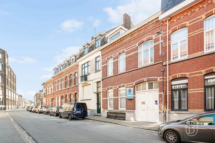 Spacious townhouse with a garden and studio!