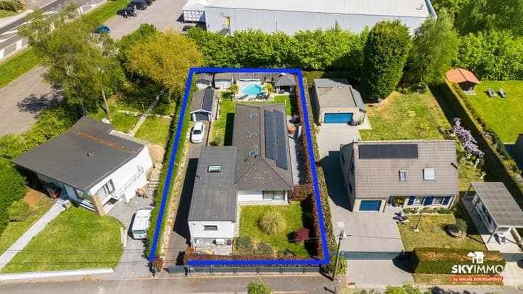 BUNGALOW D'EXCEPTION AVEC PISCINE ET 7 PARKINGS NEUPRÉ