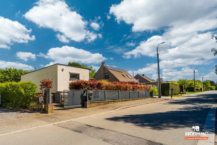 BUNGALOW D'EXCEPTION AVEC PISCINE ET 7 PARKINGS NEUPRÉ