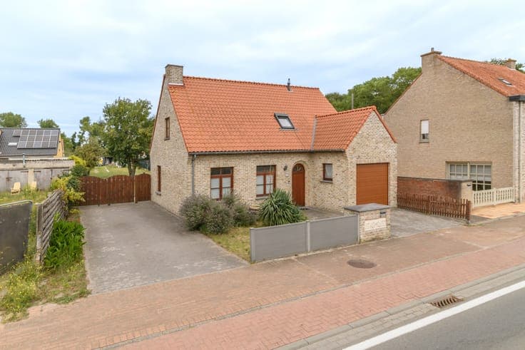 DE PANNE: Gezinswoning met 4 slaapkamers (waarvan 1 gelij...
