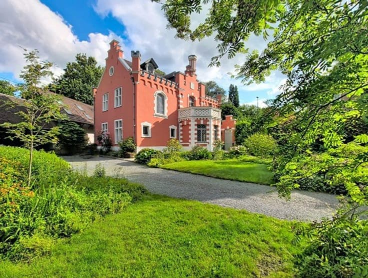Exceptionally charming VILLA with heritage value