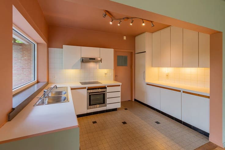 Move-In Ready Villa with Sunny Garden