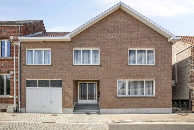 Ruime karaktervolle woning met garage en tal van mogelijk...
