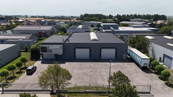 LOODS 936m² + Moderne LOFT 2008 met 3 slaapkamers, badkam...