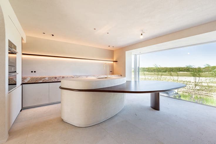 Exclusive living with open views near the sea