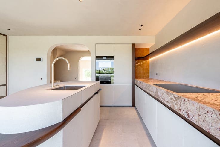 Exclusive living with open views near the sea