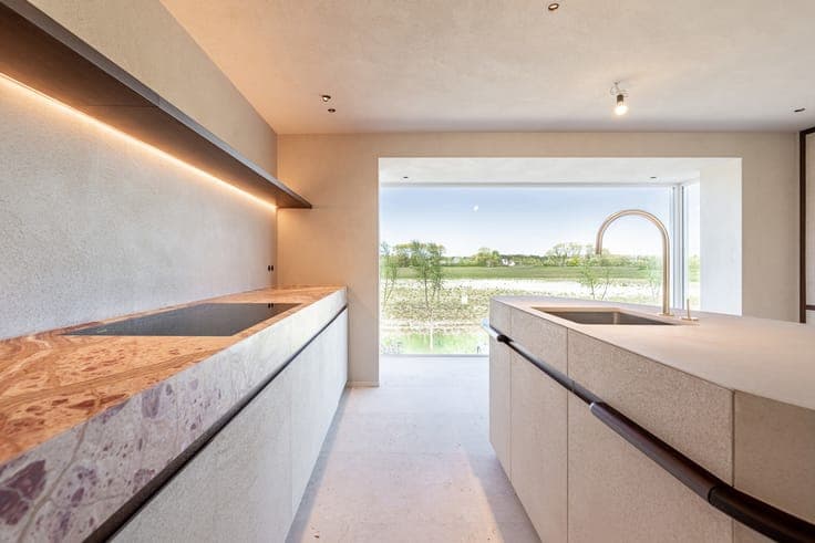 Exclusive living with open views near the sea