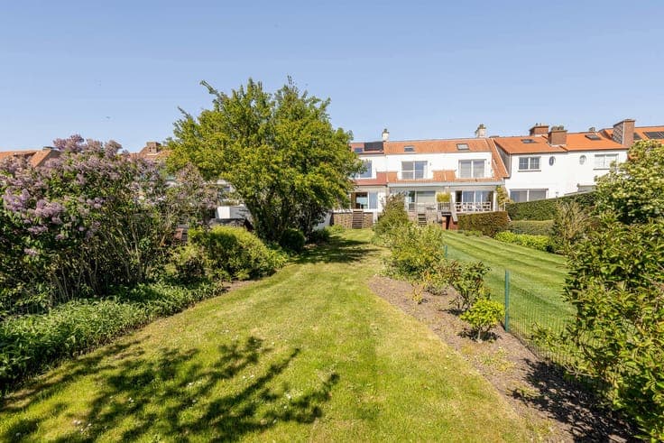 Exclusive living with open views near the sea
