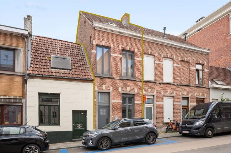 Move-in ready home, ideal for couple, student or investment