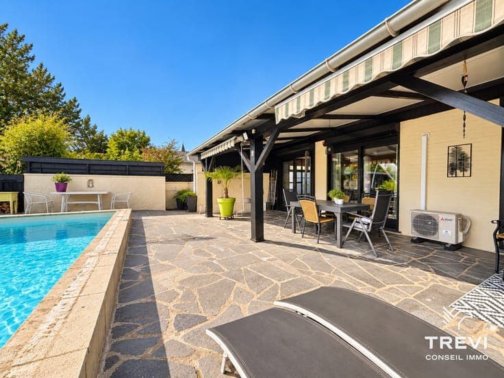 Jolie villa 4 ch partiellement de plain pied avec piscine