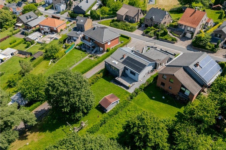 Elegant Bungalow in a Sought-After Neighborhood