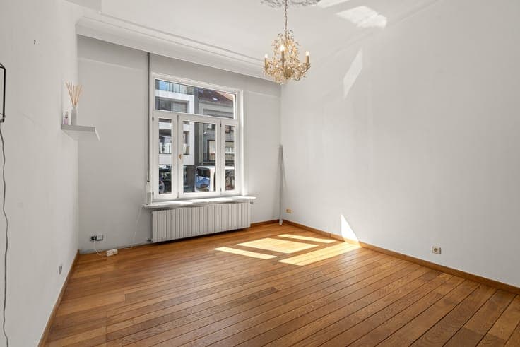 Spacious 5-bedroom townhouse with a large kitchen, a cosy...