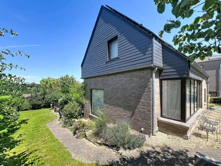 Renovated architect-designed villa with panoramic views.
