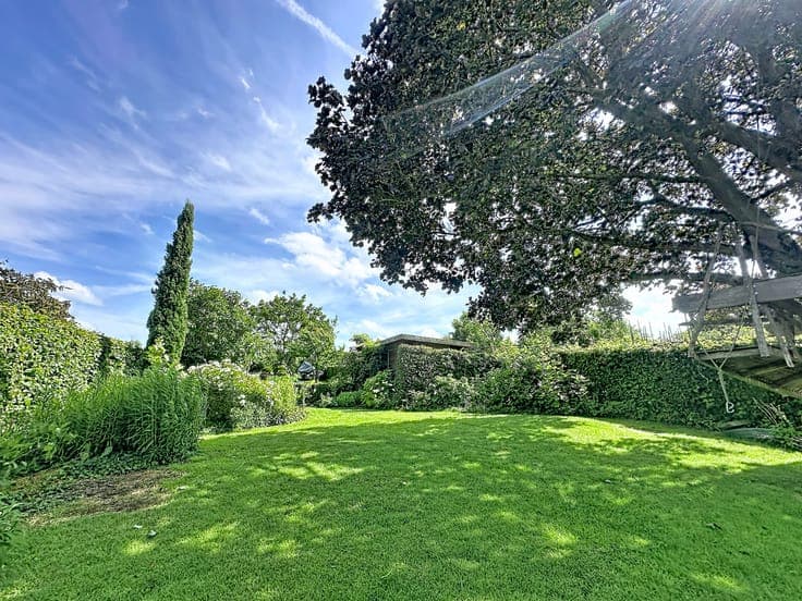 Spacious house with 4 bedrooms and nice garden