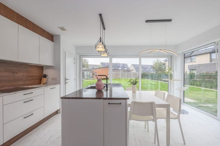 Recente vrijstaande villa op een royaal perceel (1044 m2)