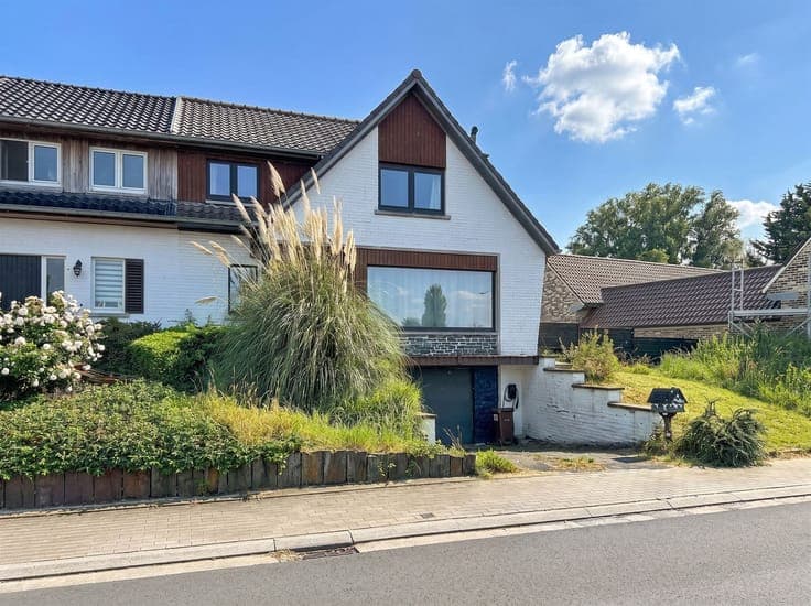 A home in a quiet location with a south-facing garden