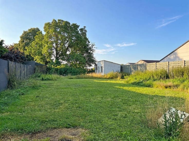 A home in a quiet location with a south-facing garden