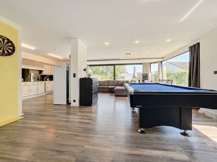 A home in a quiet location with a south-facing garden