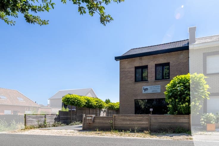 Woning met 3 slaapkamers, tuin en magazijn van 100 m²