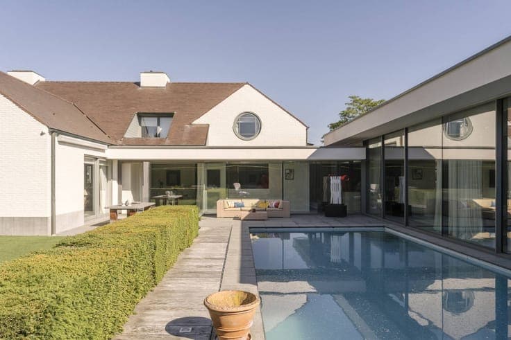 Exclusive luxury villa located in the Villapark in Waregem
