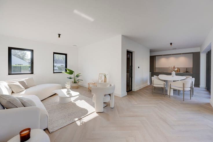 Ready-to-move-in new-build home with spacious garden in Scho