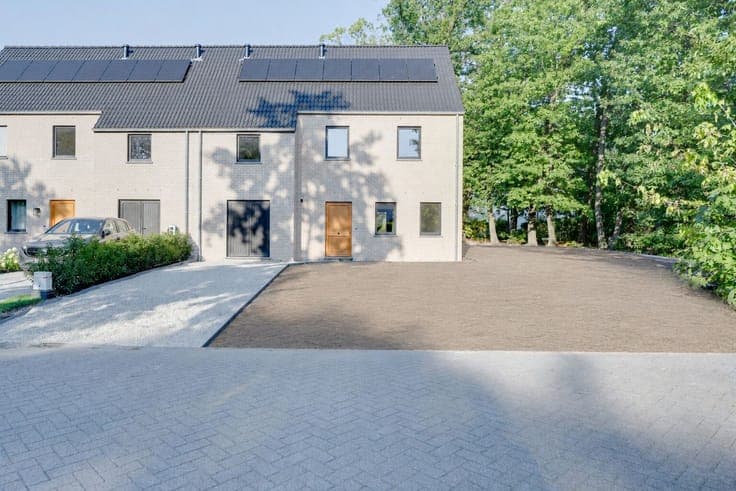 Ready-to-move-in new-build home with spacious garden in Scho