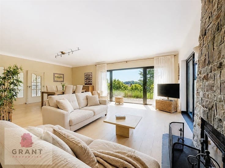 4-bedroom villa with a panoramic view!