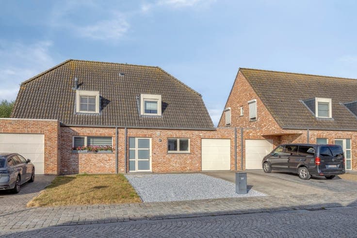 Volledig instapklare gezinswoning met inpandige garage