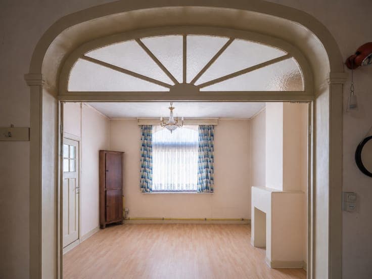 Renovation Property with Great Potential and a Characterf...