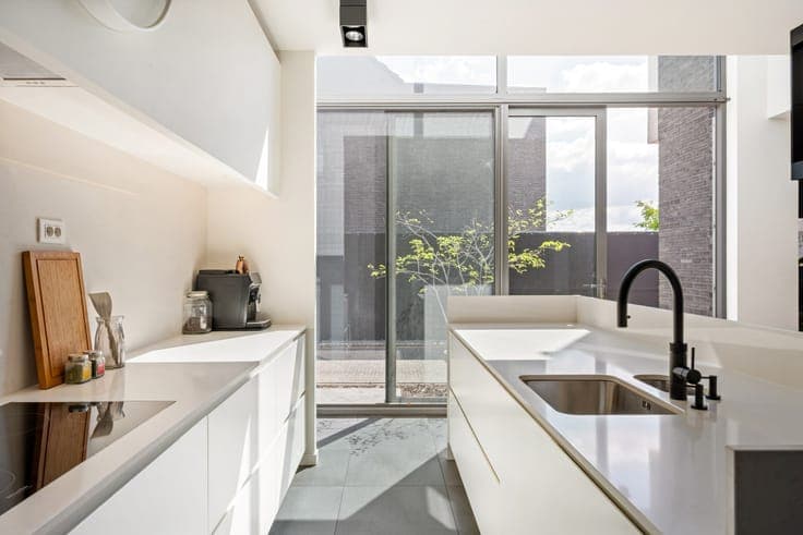 Light, design and geothermal comfort in Retie.