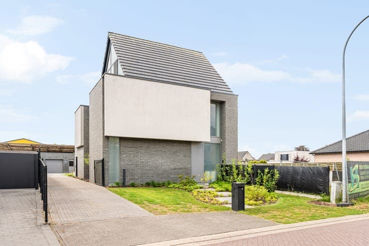 Light, design and geothermal comfort in Retie.
