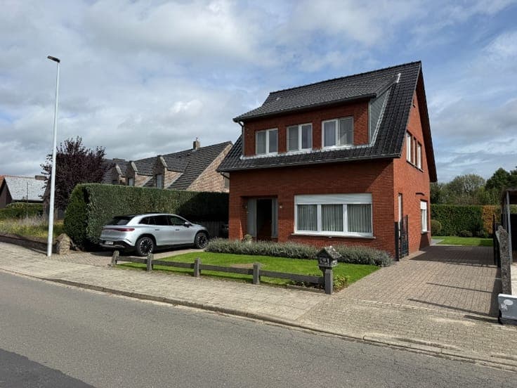 Vrijstaande woning met 3 slaapkamers, garage en tuin in Geel