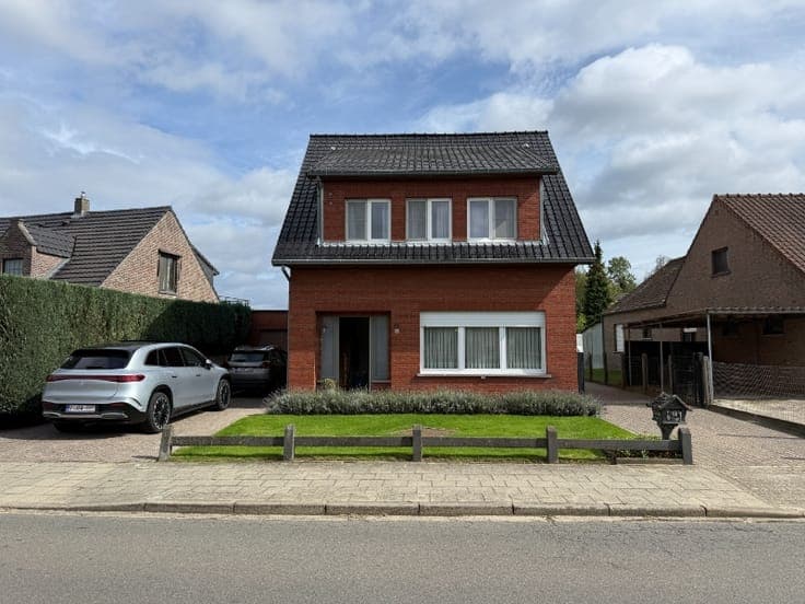 Vrijstaande woning met 3 slaapkamers, garage en tuin in Geel
