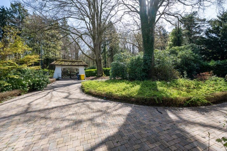 Kraainem - Bright villa on a beautiful 16-are plot