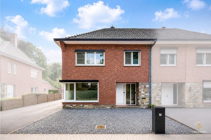 Instapklare woning met 4 slaapkamers op een rustige liggi...