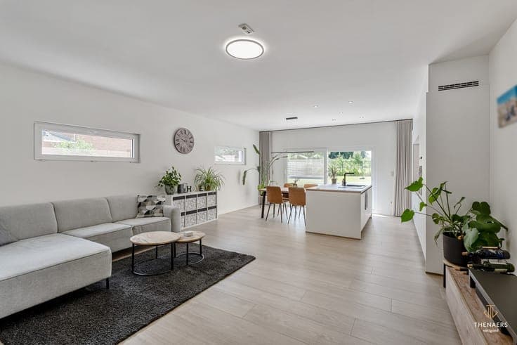 Instapklare woning met 4 slaapkamers op een rustige liggi...