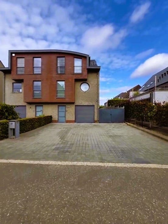 Modern design LOFT house with 3 bedrooms, garage, 2 toilets,