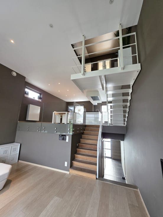 Modern design LOFT house with 3 bedrooms, garage, 2 toilets,
