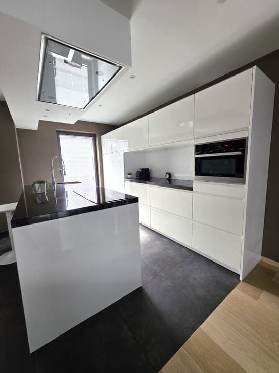 Modern design LOFT house with 3 bedrooms, garage, 2 toilets,