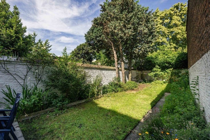 INCOME PROPERTY WITH 4 REGISTERED UNITS