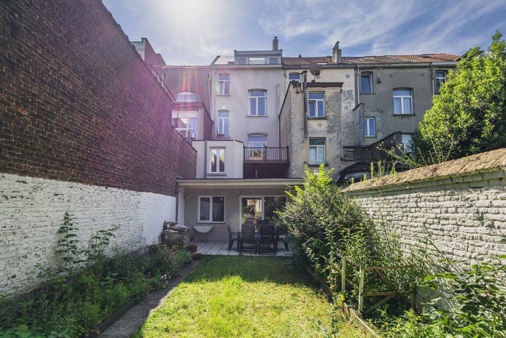 INCOME PROPERTY WITH 4 REGISTERED UNITS