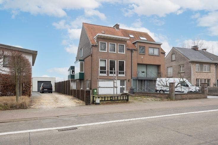 Ruime, te renoveren HOB met groene vergezichten in Steendorp