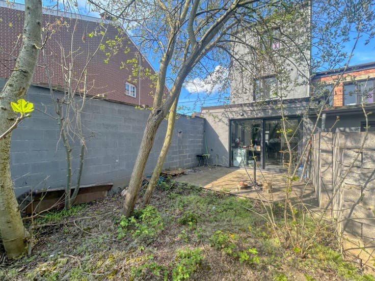 Renovated 3-bedroom house with garden