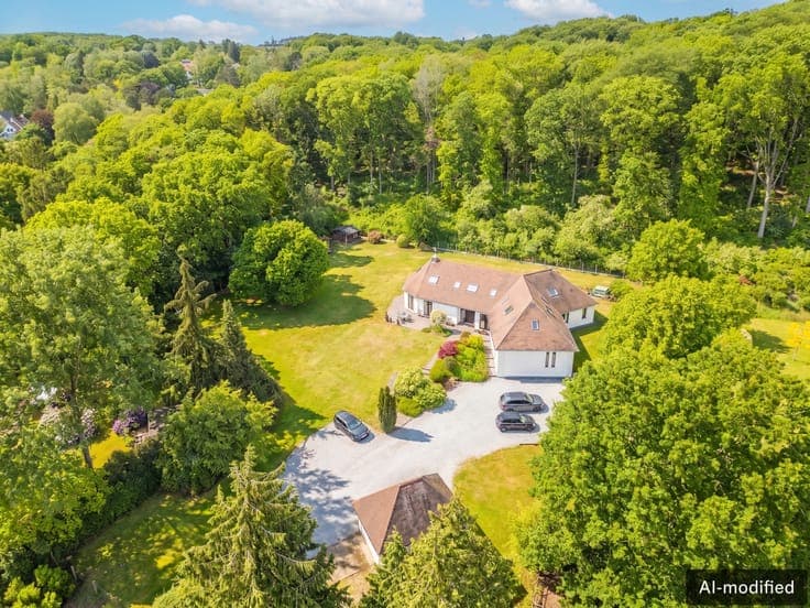 Magnificent quiet villa with views of nature.