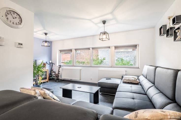 Move-in-ready townhouse with south-facing garden