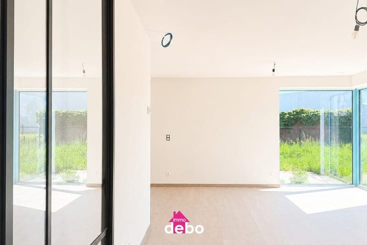 Instapklare nieuwbouwwoning met carport en lichtrijke lee...