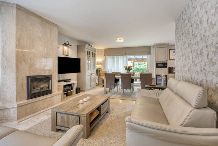 Spacious 3-bedroom family home in Essen for sale